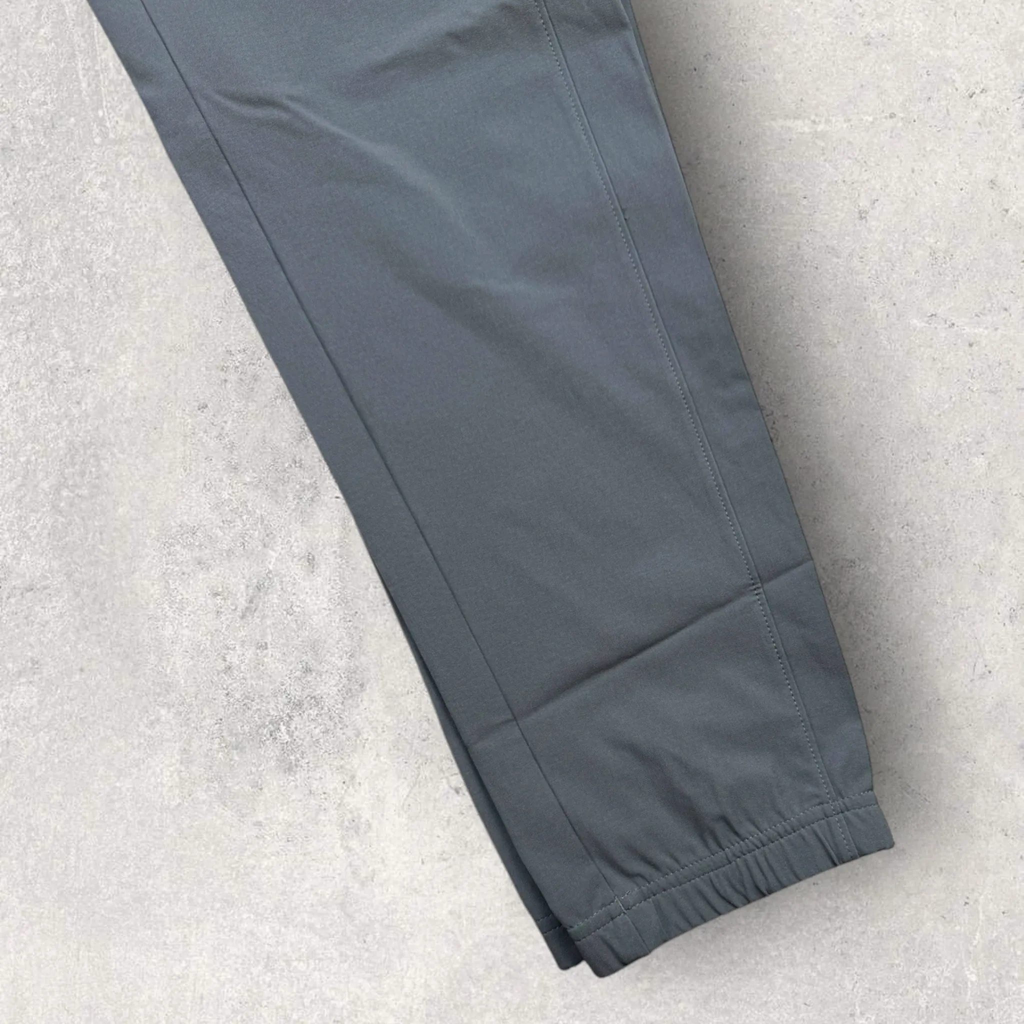 UNDER ARMOUR CARGO PANTS - GREY