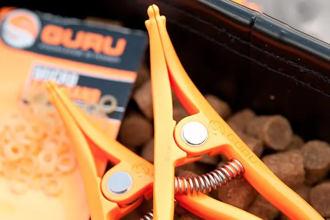 Guru Pellet Pliers – Ergonomic Bait-Handling Tool 1